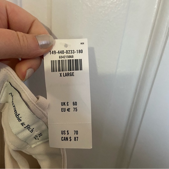 NWT - Abercrombie & Fitch Ultra High Rise Tailored Shorts in Cream - XL - Picture 8 of 8